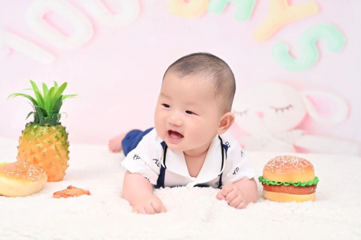 桂平宝宝在妈妈肚子里